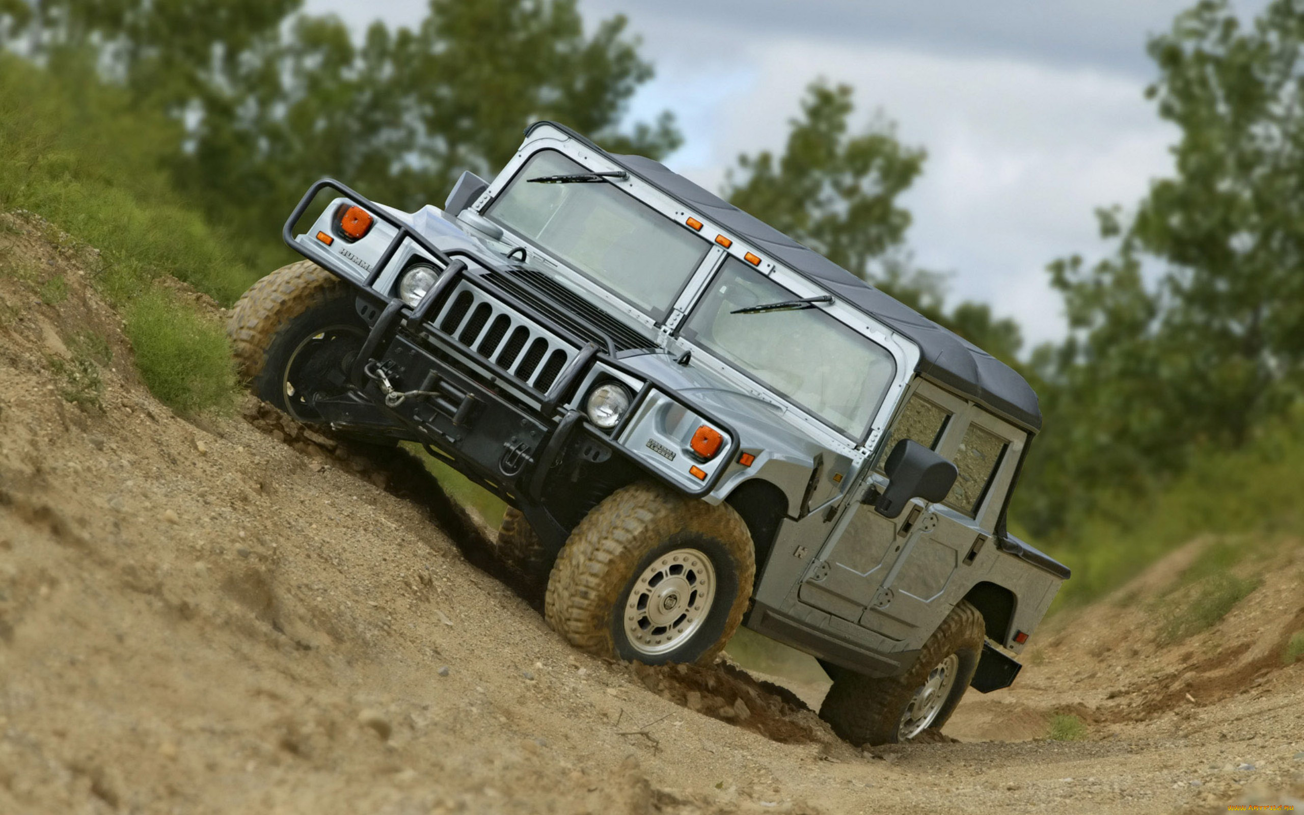 автомобиль hummer h1